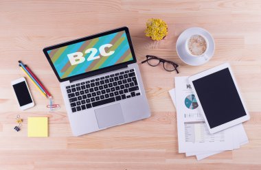 b2c metin üstünde perde ile dizüstü bilgisayar