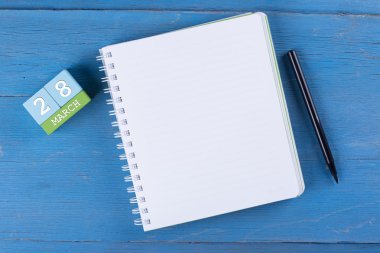 Küp takvim ve dizüstü