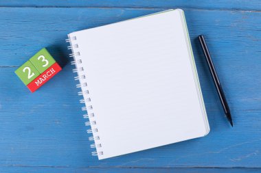 Küp takvim ve dizüstü