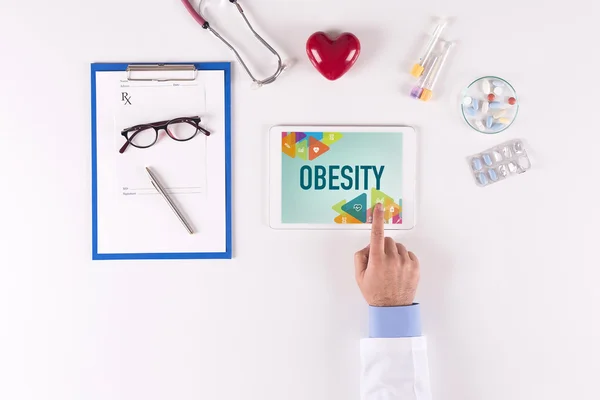 Doctor holding digital tablet — Stock Photo, Image