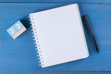 Küp takvim ve dizüstü