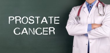 Yazı tahtası önünde ayakta doktor