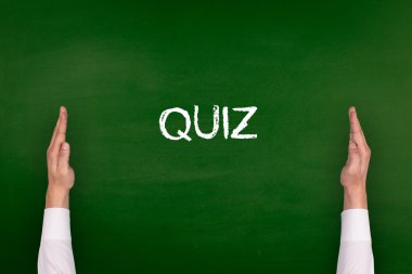 Yazı tahtası üzerinde gösterilen eller