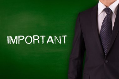 Blackboard karşı ayakta işadamı