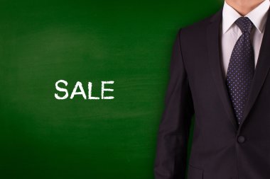 Blackboard karşı ayakta işadamı