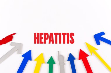 Renkli oklar merkeze gösterilen