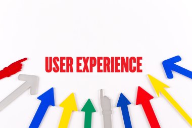 Renkli oklar merkeze gösterilen