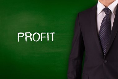 Blackboard karşı ayakta işadamı