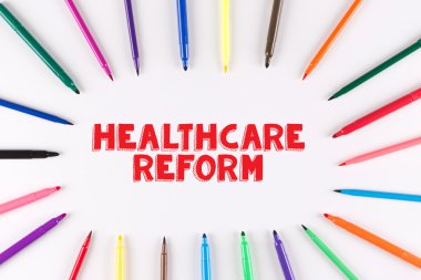 Daire oluşturan renkli işaretleyicileri