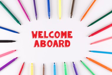 Daire oluşturan renkli işaretleyicileri