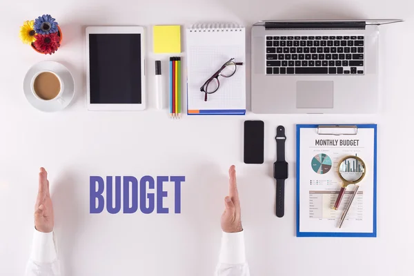 Zakenman werken op Bureau — Stockfoto