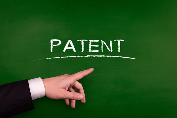 Empresario señalando patente — Foto de Stock