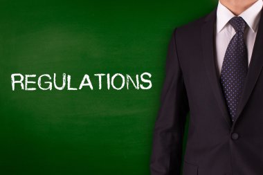 Blackboard karşı ayakta işadamı