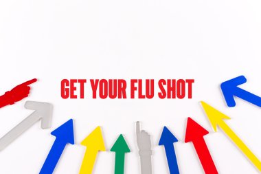 Renkli oklar merkeze gösterilen