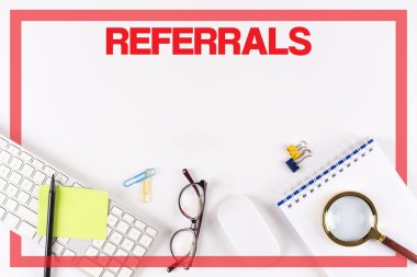 Masa üzerinde çeşitli ofis, banka donatımı