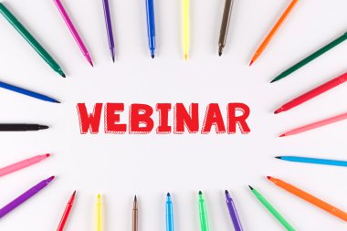 Daire oluşturan renkli işaretleyicileri