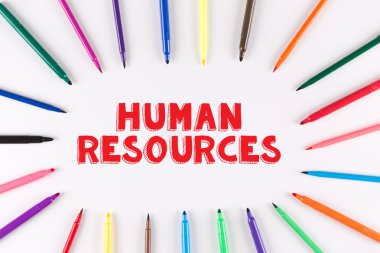 Daire oluşturan renkli işaretleyicileri