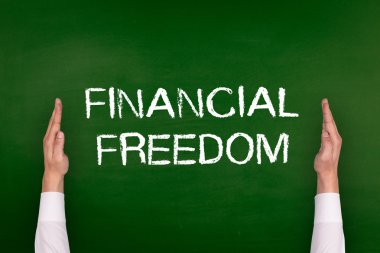 Yazı tahtası üzerinde gösterilen eller