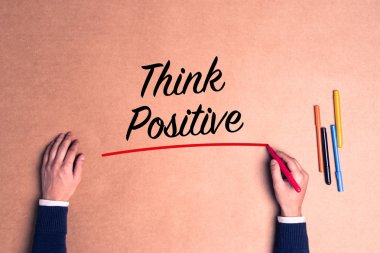 Kağıt üzerinde el yazma metin