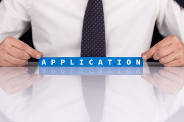 Holding adam oluşturan metin blokları