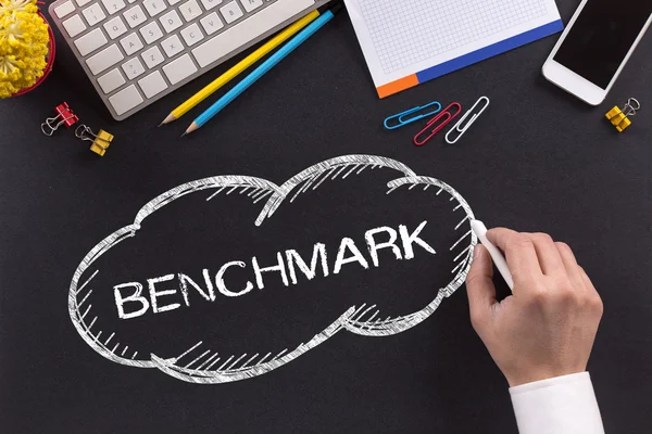 BENCHMARK parola scritta — Foto Stock