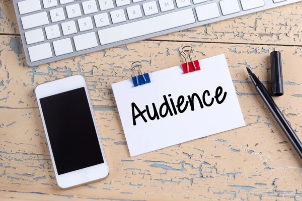 Cep telefonu ve kağıt Not