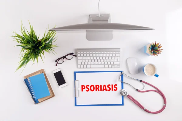 Ofis Masası ile evrak ve nesnelerin çevresinde — Stok fotoğraf