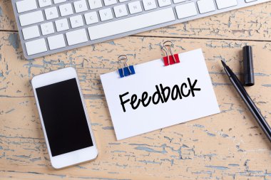 Cep telefonu ve kağıt Not