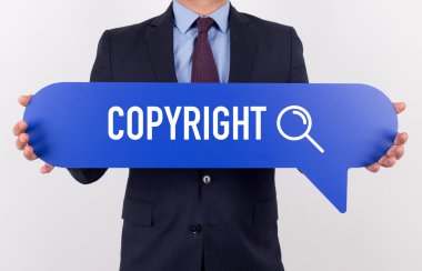 konuşma balonu tutan işadamı