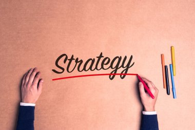 Kağıt üzerinde el yazma metin