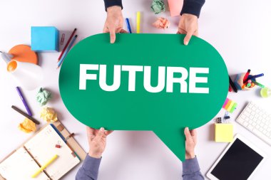 İki kişi konuşma balonu holding