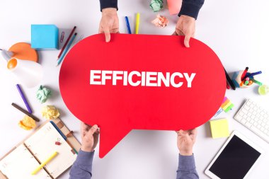 İki kişi konuşma balonu holding