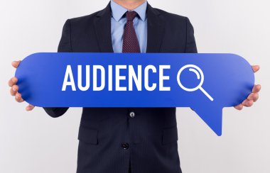 konuşma balonu tutan işadamı