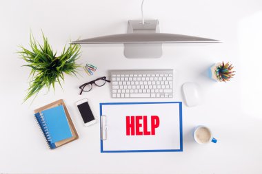 Ofis Masası evrak ve diğer nesnelerle