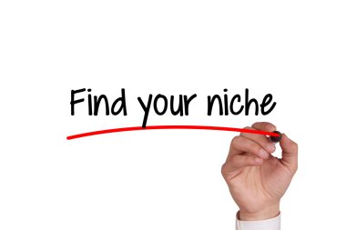 İnsan eli beyaz tahta üzerinde yazma