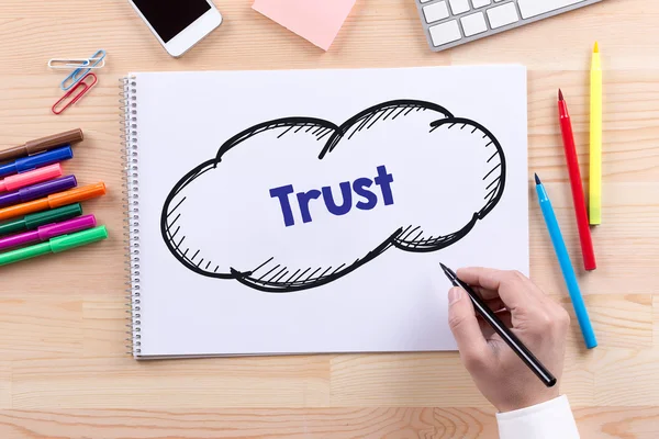 not defterinde yazıyor adam