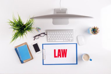 Ofis Masası evrak ve diğer nesnelerle