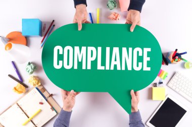 İki kişi konuşma balonu holding