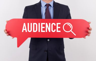 konuşma balonu tutan işadamı