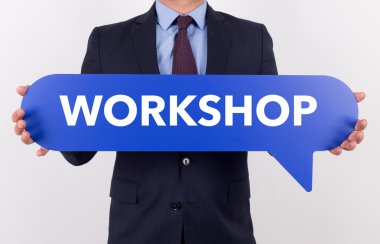 konuşma balonu tutan işadamı