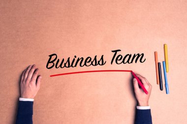 Kağıt üzerinde el yazma metin