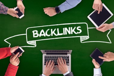 Çeşitli insanlardan oluşan bir grup