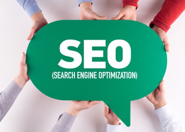 Grup insanlar iletinin konuşuyor