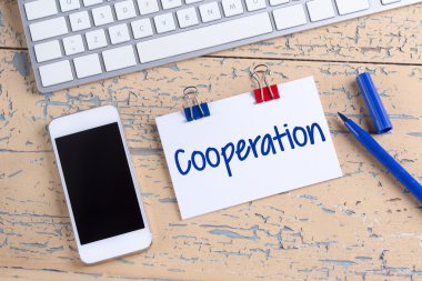 Cep telefonu ve kağıt Not