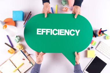 İki kişi konuşma balonu holding