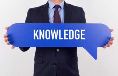 konuşma balonu tutan işadamı