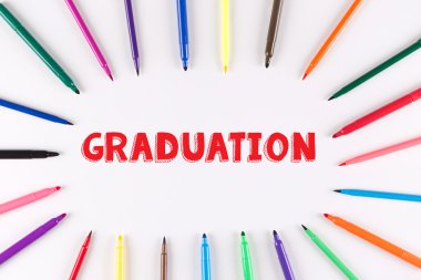 Daire oluşturan renkli işaretleyicileri