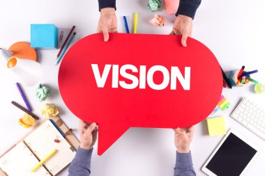 İki kişi konuşma balonu holding