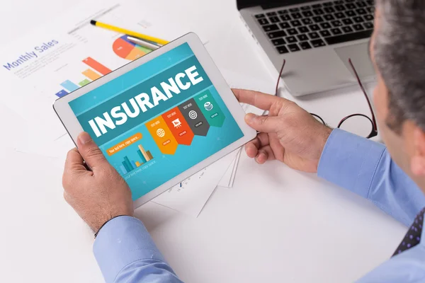 Man working on tablet — Stock Photo, Image