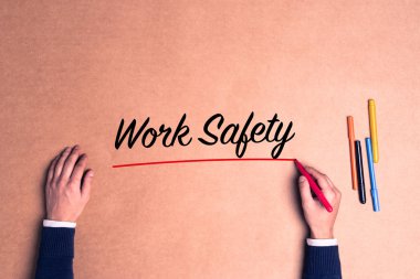 Kağıt üzerinde el yazma metin